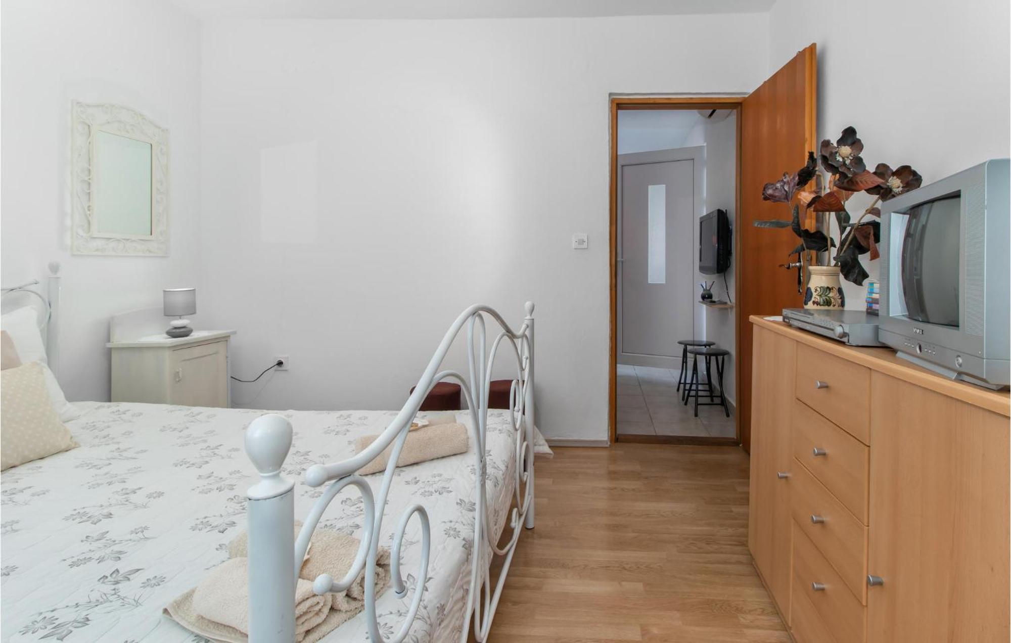 Nice Apartment In Smrika With Kitchen Esterno foto